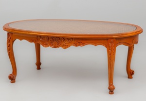 картинка Старинный столик из бука с ротангом салоне старинных вещей "Шебби" являющийся официальным дистрибьютором в России и Беларуси