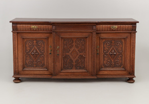 картинка Старинный комод салоне старинных вещей "Шебби" являющийся официальным дистрибьютором в России и Беларуси