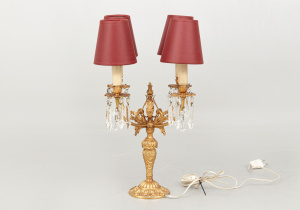 картинка Старинная настольная лампа салоне старинных вещей "Шебби" являющийся официальным дистрибьютором в России и Беларуси