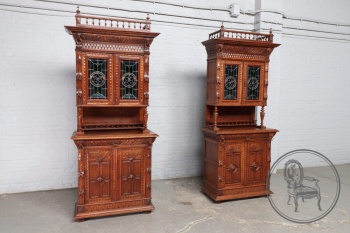 Антикварные буфеты в Мехельском стиле с обильной резьбой и декоративными элементами код.&nbsp;BE4165418