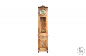 картинка Антикварные напольные часы салоне старинных вещей "Шебби" являющийся официальным дистрибьютором в России и Беларуси