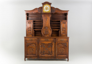 картинка Старинный буфет с часами салоне старинных вещей "Шебби" являющийся официальным дистрибьютором в России и Беларуси