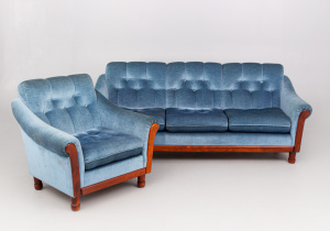 картинка Старинный комплект мягкой мебели салоне старинных вещей "Шебби" являющийся официальным дистрибьютором в России и Беларуси