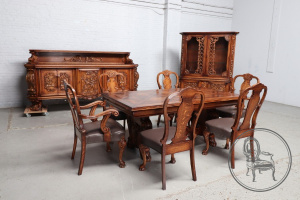 картинка Старинный столовый гарнитур салоне старинных вещей "Шебби" являющийся официальным дистрибьютором в России и Беларуси