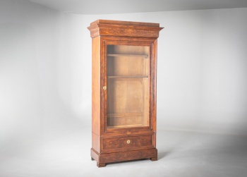 Антикварная витрина в стиле Луи-Филиппа код.&nbsp;RM4165816