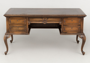 картинка Старинный письменный стол салоне старинных вещей "Шебби" являющийся официальным дистрибьютором в России и Беларуси