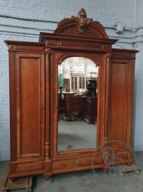 Антикварный ореховый шкаф с зеркалом код. BE3259521