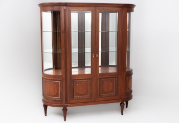 Старинный посудный шкаф с резными филенками код. RM4100971