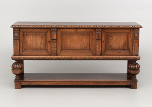 картинка Старинный комод салоне старинных вещей "Шебби" являющийся официальным дистрибьютором в России и Беларуси