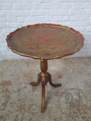Старинный приставной столик с резьбой и инкрустацией код. BE3259347