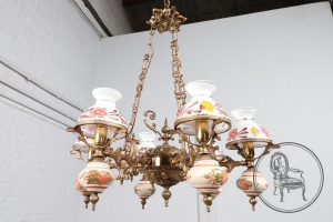 картинка Старинная люстра салоне старинных вещей "Шебби" являющийся официальным дистрибьютором в России и Беларуси