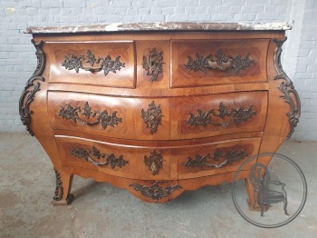 Антикварный большой комод с объемными бронзовыми элементами код.&nbsp;BE4165623