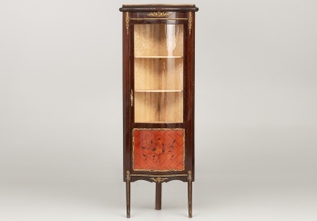 Старинная угловая витрина с гнутым стеклом код. RM4099765