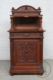 Антикварный высокий комод с резными балясинами код. BE4143114