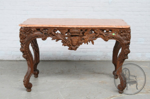 картинка Антикварный стол с объемной флористической резьбой и мраморной столешницей салоне старинных вещей "Шебби" являющийся официальным дистрибьютором в России и Беларуси