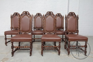 картинка Набор антикварных стульев с витыми резными колоннами салоне старинных вещей "Шебби" являющийся официальным дистрибьютором в России и Беларуси