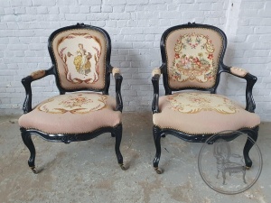 картинка Антикварный комплект стульев (2 шт.) из красного дерева с гобеленом салоне старинных вещей "Шебби" являющийся официальным дистрибьютором в России и Беларуси