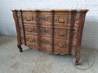 Дубовый комод с фигурными филенками в Льежском стиле код. BE4134956