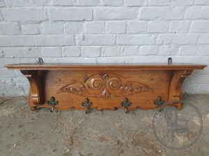 картинка Старинная резная вешалка для одежды салоне старинных вещей "Шебби" являющийся официальным дистрибьютором в России и Беларуси