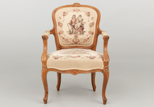 картинка Старинное кресло салоне старинных вещей "Шебби" являющийся официальным дистрибьютором в России и Беларуси