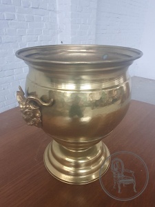 картинка Антикварное кашпо из латуни салоне старинных вещей "Шебби" являющийся официальным дистрибьютором в России и Беларуси