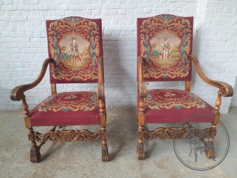 Антикварная пара ореховых кресел с гобеленами код. BE4164428