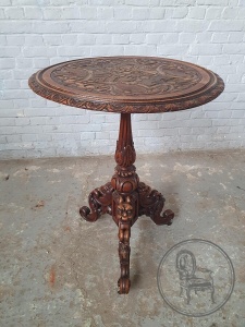 картинка Антикварный столик на резной опоре салоне старинных вещей "Шебби" являющийся официальным дистрибьютором в России и Беларуси