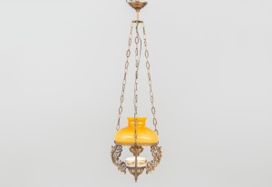 картинка Старинный светильник в виде керосиновой лампы салоне старинных вещей "Шебби" являющийся официальным дистрибьютором в России и Беларуси