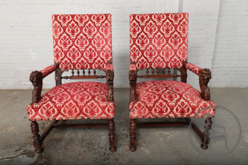 Антикварные кресла (2 шт.) из ореха с ручками в виде голов львов код. BE107174