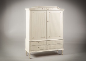 картинка Старинный посудный шкаф с дверцами и ящиками, декорированными рифлеными накладками салоне старинных вещей "Шебби" являющийся официальным дистрибьютором в России и Беларуси