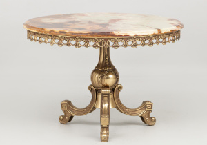 картинка Cтаринный кофейный столик салоне старинных вещей "Шебби" являющийся официальным дистрибьютором в России и Беларуси