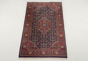 картинка Старинный индийский ковер из хлопка и шерсти салоне старинных вещей "Шебби" являющийся официальным дистрибьютором в России и Беларуси