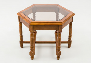 картинка Старинный столик салоне старинных вещей "Шебби" являющийся официальным дистрибьютором в России и Беларуси