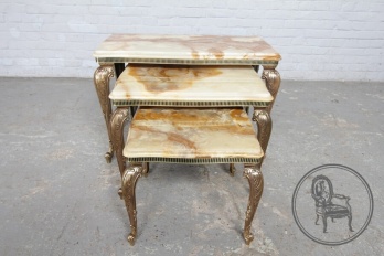 Старинный набор из столиков (3 шт.) с изогнутими ножками код. BE4165785