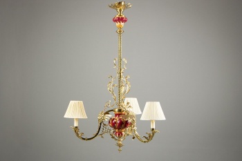 Старинная люстра с позолоченным каркасом и керамическими элементами код.&nbsp;RM4116079