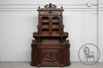 Антикварная горка буфет в охотничьем стиле с гнутыми фасадами код. BE106941