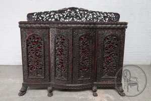 картинка Антикварный комод салоне старинных вещей "Шебби" являющийся официальным дистрибьютором в России и Беларуси