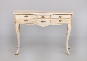 картинка Антикварный туалетный столик салоне старинных вещей "Шебби" являющийся официальным дистрибьютором в России и Беларуси