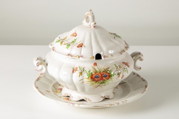 Старинная супница с блюдом код. RM4103085