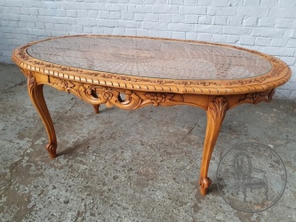 Старинный кофейный столик из ореха с ротангом код. BE4097192