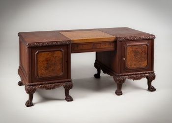 Антикварный дубовый письменный стол со шпоном ореха код. RM4156058