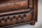 Старинный кожаный мебельный гарнитур: диван и два кресла "Честерфилд" в обивке из натуральной кожи код. RM4165159 фото 8