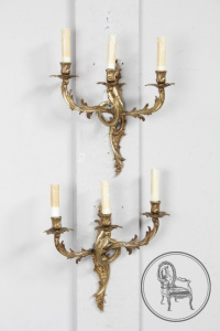 картинка Антикварные настенные бра (2 шт.) в рокайльном стиле салоне старинных вещей "Шебби" являющийся официальным дистрибьютором в России и Беларуси