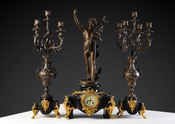  Антикварный каминный гарнитур, часы и два канделябра код.&nbsp;RM4166020