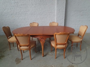 картинка Старинный набор для столовой с резным раздвижным столом салоне старинных вещей "Шебби" являющийся официальным дистрибьютором в России и Беларуси