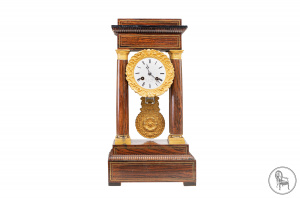 картинка Антикварные часы из красного дерева в стиле Наполеона III салоне старинных вещей "Шебби" являющийся официальным дистрибьютором в России и Беларуси