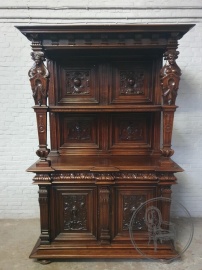 Антикварный ореховый буфет с резными маскаронами код. BE4109144