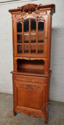 Антикварный буфет с фронтоном в виде вазона с цветами код. BE106984