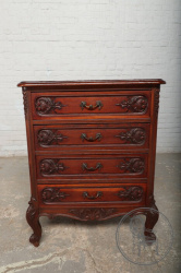 Антикварный дубовый комод на четыре ящика код. BE107249
