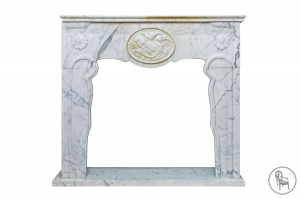 картинка Антикварный каминный портал салоне старинных вещей "Шебби" являющийся официальным дистрибьютором в России и Беларуси